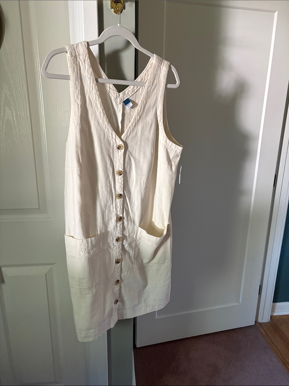 Old Navy Cream V-Neck Sleeveless dress